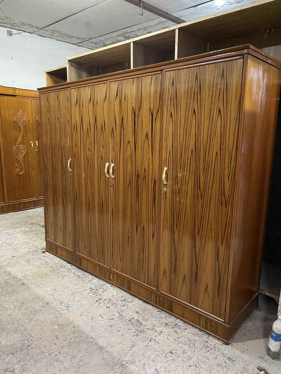 كنتور ٤ باب كامل سعره ٢٦٠ وبي مجال مكانه نجف ***********
