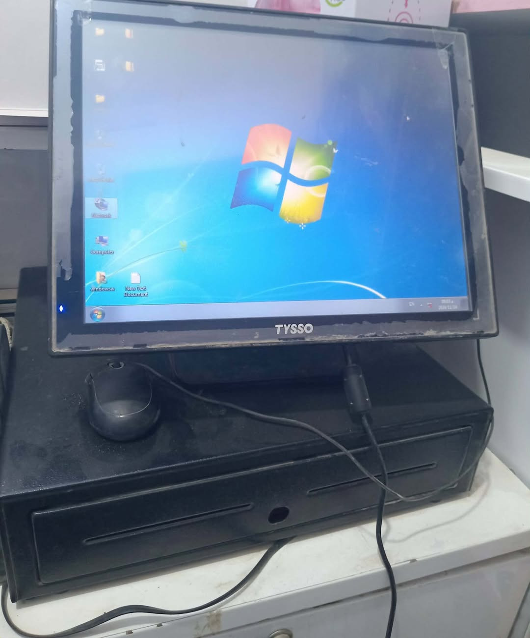 بسبب الوعود الكاذبة
متوفر كاشير نضيف مع الملحاقات 
السعر275وبي مجالل 
التفاصيل:
☎️***********
