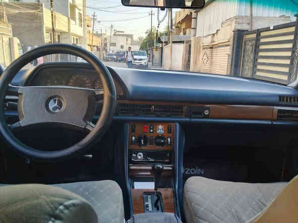 السلام عليكم مارسدس 300s باب قصير  موديل 1988 رقم ديالى نكليزي بسمي هزة جديدة سيارة مكفولة من الظربة والخياس قواعد دبلات بلادية سيارة كير مكينة صدر تخم تاير تبريد كلة جديد السعر 72 وبيهة مجال مكاني بغداد الزعفرانية ***********
