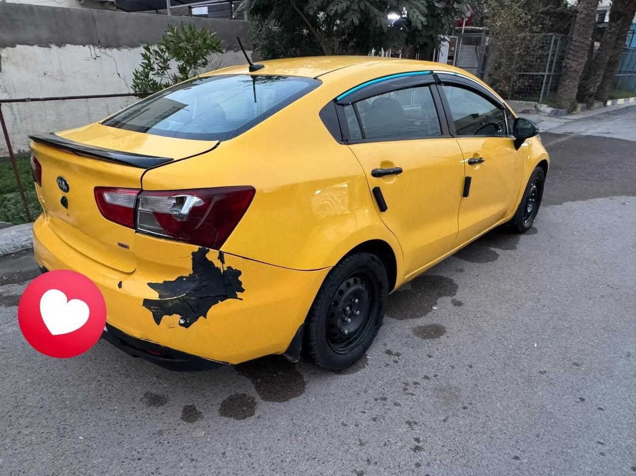 للبيع كيا ريو 2013  رقم بغداد انكيزي مكينه 1600 GDi  الامريكي معروف سيارة حلوه مكينه كير كفاله شوصي الاماميه واللغود مكفوله بيها فقط تصليح بخشم الشاصي الخلفي يعني يم البراكيت وبيها طخه بالدعاميه الخلفيه  والبكلايت موضحه بالصوره مصفره هيئه وغرامات باسمي شرط التحويل بيها كامره بلاديه مواصفاتها معروفه 
مكاني بغداد الزعفرانيه 
***********  
السعر ٧٣ وبيها مجال قليل رجاءً
