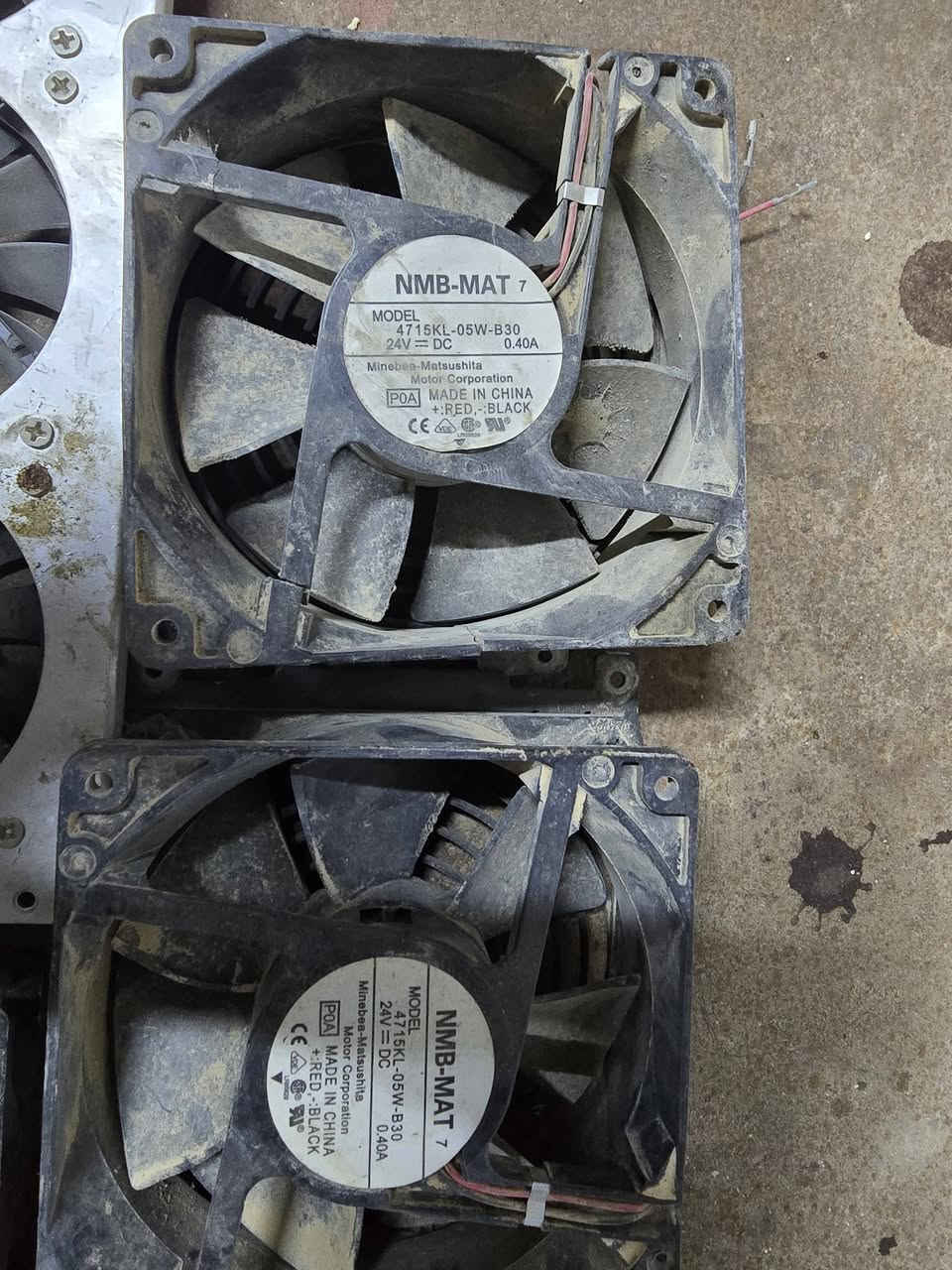 سلام عليكم اخوان غراض لبيع لي خدمنه يطينه بيهن سعر عنوان بابل واتساب ***********
