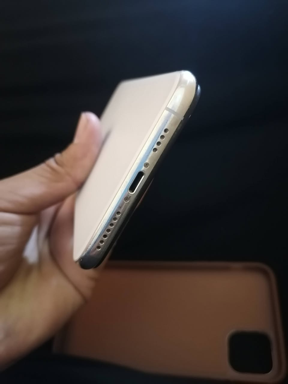 ايفون 11برو ماكس
ذاكره64
بطاريه 79
مستبدل شاشه فيس ايدي متوقف 
ناسي رمز ايكلود يعني ما اكدر افرمته تكدر تستخدمه كلش طبيعي وتكدر تزيل الايكلود وديته لمصلح كال يكلف 30 
للمراوس شعندك تلفون دز خاص ونتفاعم
مكان بلدروز 
اعتذر عل اطاله اقره تفاصيل وتعال خاص 
***********
