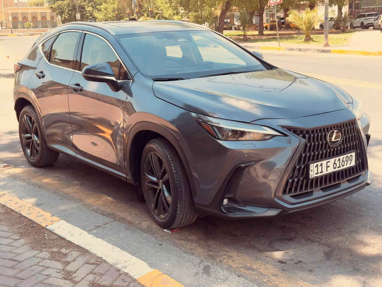 لكزس NX350 هايبرد 2025 دفع رباعي – فول مواصفات
للبيع لكزس NX350 هايبرد موديل 2025، سيارة جديدة بمعنى الكلمة، استيراد خاص من كوريا، ياباني أصلي، وبممشى 10,000 كم فقط.

مواصفات السيارة:

موديل 2025

دفع رباعي (AWD)

محرك 2500 سي سي هايبرد

فول مواصفات

استيراد خاص من كوريا

تسجيل على كتاب الشهداء – رقم بغداد

ممشى 10,000 كم

حالة السيارة:

الضرر يقتصر على الدعامة الأمامية وخشم البونيت

الكير والمحرك مكفولان ولم يتم فتحهما

السيارة خالية من أي خلل أو نقص وجاهزة للاستخدام.

للاستفسار والتواصل مع صاحب السيارة: 📞 ***********
