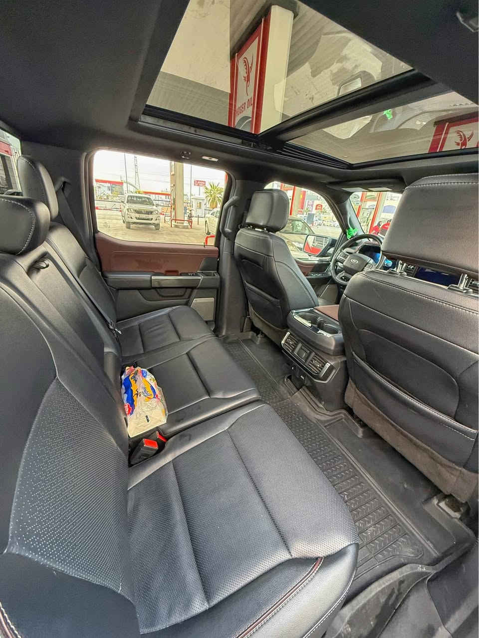 Ford F150 LARIAT
فورد اف ١٥٠ لاريات
مكينه 3,5 بدون هايبرد المرغوب 
موديل 2023 لاريات فول موصفات حتى الدوسه بلادي كهربائي 
كلين تايتل ماشيه 31 ميل او 51 كيلو 
استيراد خاص مداخله مزاد كار فاكس كلين صار بيها شخط بكد اصبع كحلته 

سياره بعدها بلمعه الشركة حتى بولش ما مسويلها 
مكفوله من كلشي اخت الزيرو موصفات طلب خاص دبل سويج وحتى الشاشه بلادي عربي من القطع القليله الهيج حلوه وبسعر الي بيها قطعه صبغ
سعر 415 يعني 4 دفاتر و15 ورقه
هزه فحص سنويه جديد 
تريد تحويل تريد وكاله 
مكاني اربيل *********** أربيل, العراق
