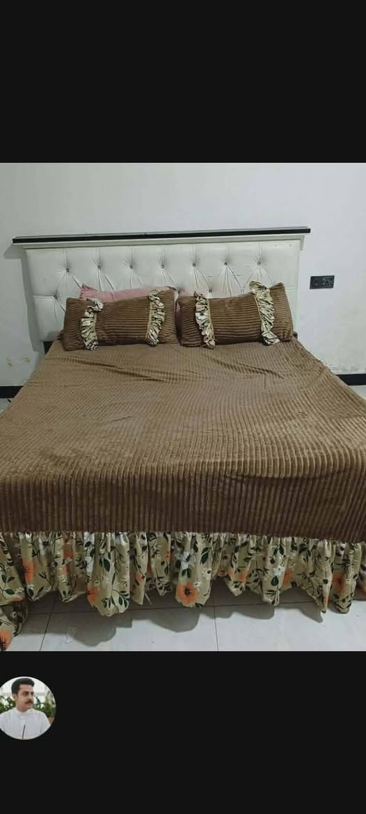 غرفة تركيه سلايت بس التخت مالتها مكسر سعرها 150


**إذا كنت صاحب هذا الإعلان وتريد حذفه لأي سبب، رجاءا أرسل رسالة إلى الدعم الفني**