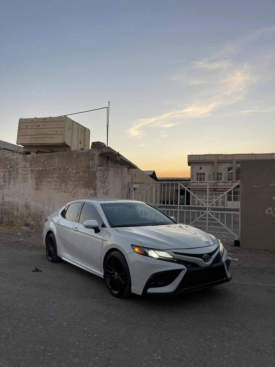 تويوتا كامري وارد امريكي 
موديل 2024
مواصفات فول 
فقط بدون فتحه 
بصمه 
شاشه كبيره 
كاميرا دوار 
رادار امامي 
رادار خلفي 
حساسات 
تحديد سرعه 
داخل احمر
سياره بيها 5 قطع صبخ 
بدون دواخل 
ارباك سكان وبردا طاك 
رجع سستم 
مكان سياره عقره 
سياره شرط ترقيم 
سعرها 168 ومجال 
تلفون *********** اكر, نينوى
