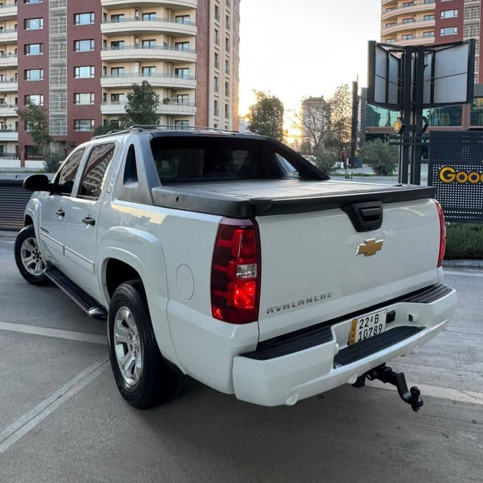 شفروليه تاهو 2012 LTZ 
محرك V8 سعة 5.3
سيارة نظيفة جداً وبحالة ممتازة
الممشى 94 ألف كيلومتر حقيقي
مكفولة كفالة عامة شرط الفحص
المحرك والجير والصدر بحالة ممتازة بدون فتح
سنوية جديدة باسم المالك
المواصفات:
داخلية ماروني
فتحة سقف
كاميرا خلفية
حساسات
كوشنات كهرباء
تحكم بالسكان (فوليوم)
سقف DVD
ليتات بلاجكتور
دبل (فورويل)
كوشنات تبريد وتدفئة

المكان: السليمانية
رقم الهاتف: ***********
