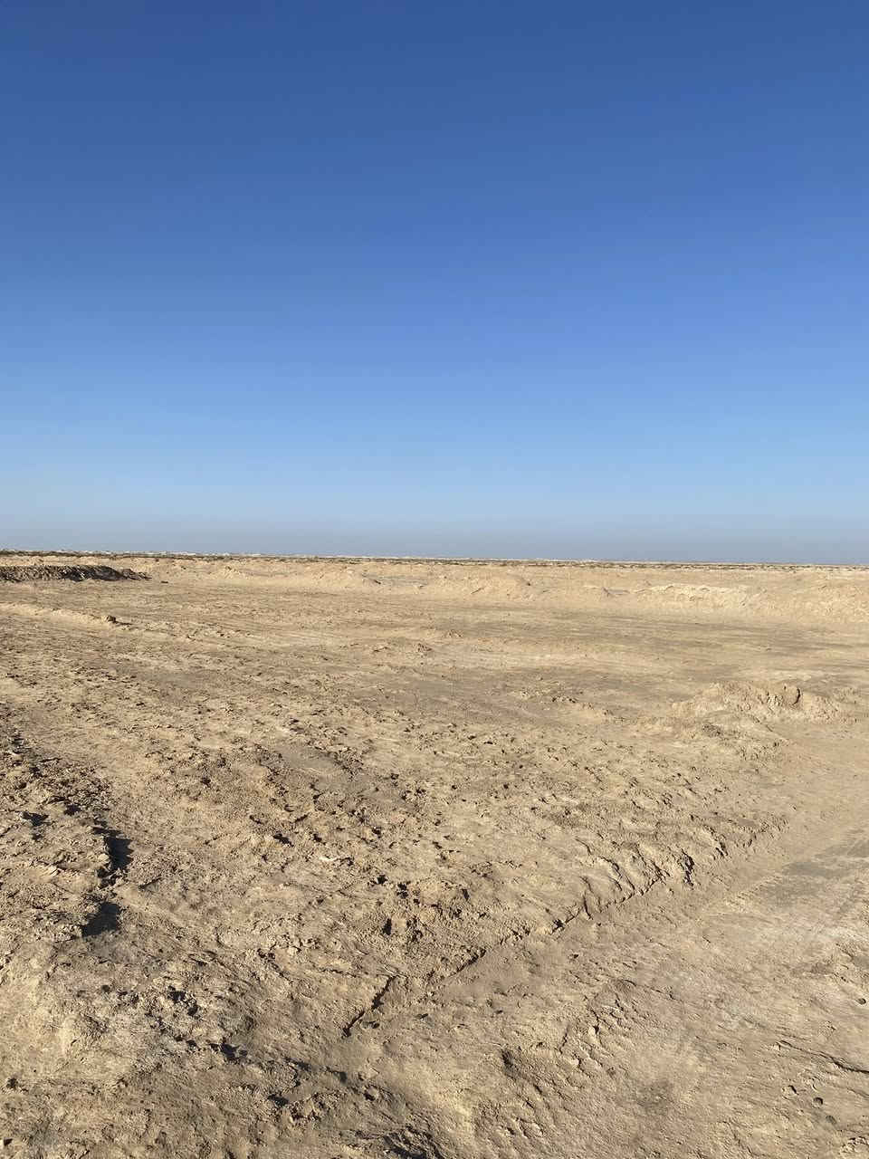 السلام عليكم ارض زراعية للبيع موقعه الرحاب

مساحته 320 دونم عقدها بسمي معدل منها 120 دونم 

بيه بير ومحوله كهرباء وبزل وهذه رقمي ***********
