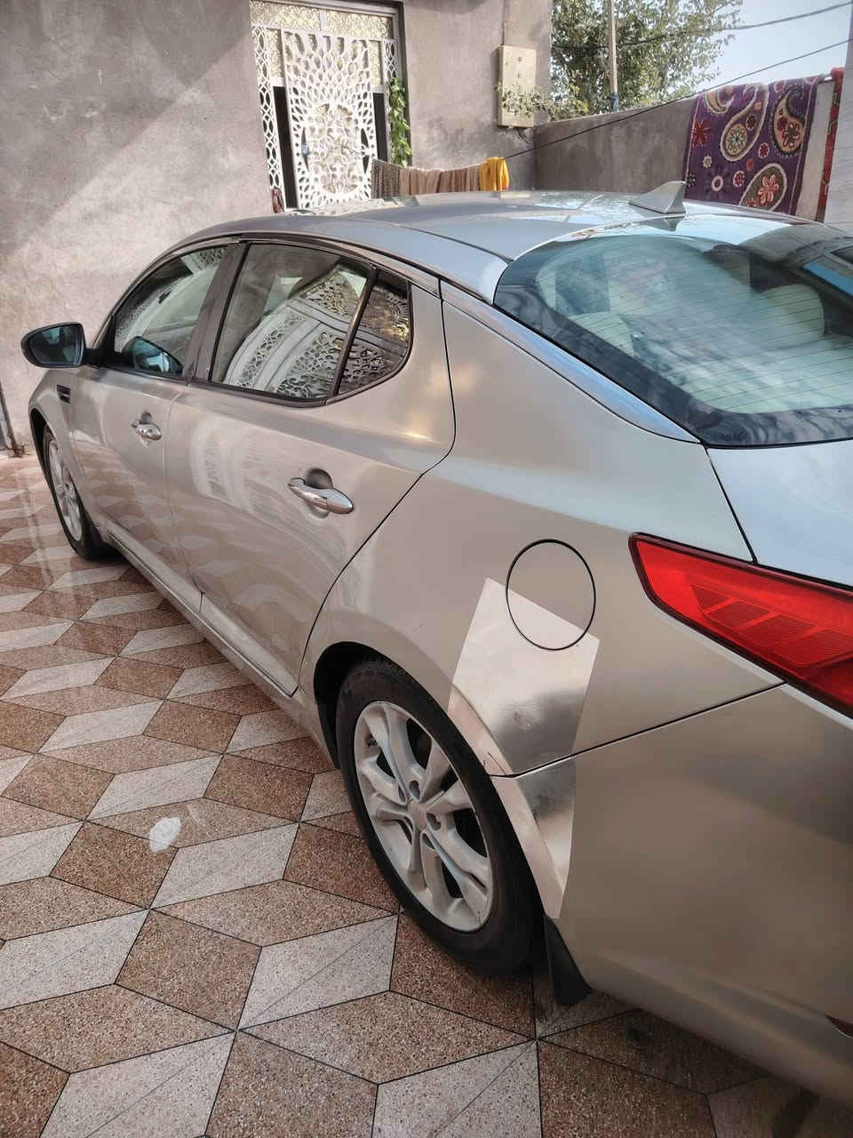 سياره كيا اوبتيما موديل 13 رقم ذي قار تحويل مباشر فول مواصفات ما عدى الفتحه تبديل جاملغ بدون دواخل وبيها رشات صبغ بسيطه تبريد قطعتين ثلج سيارة حلوه مال جناي سنوية للغايه 28 جاهزه من كل شيء العنوان بالناصريه مركز المحافظة الاتصال ***********
