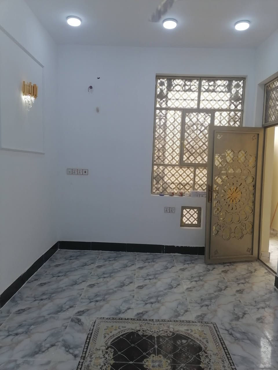 دار للبيع 100م صب مسلح طابق واحد شارع 10 حي النداء قرب شارع ستين العرضي موقف غرفه وصاله واستقبال ومطبخ وصحيات اتصال ***********
