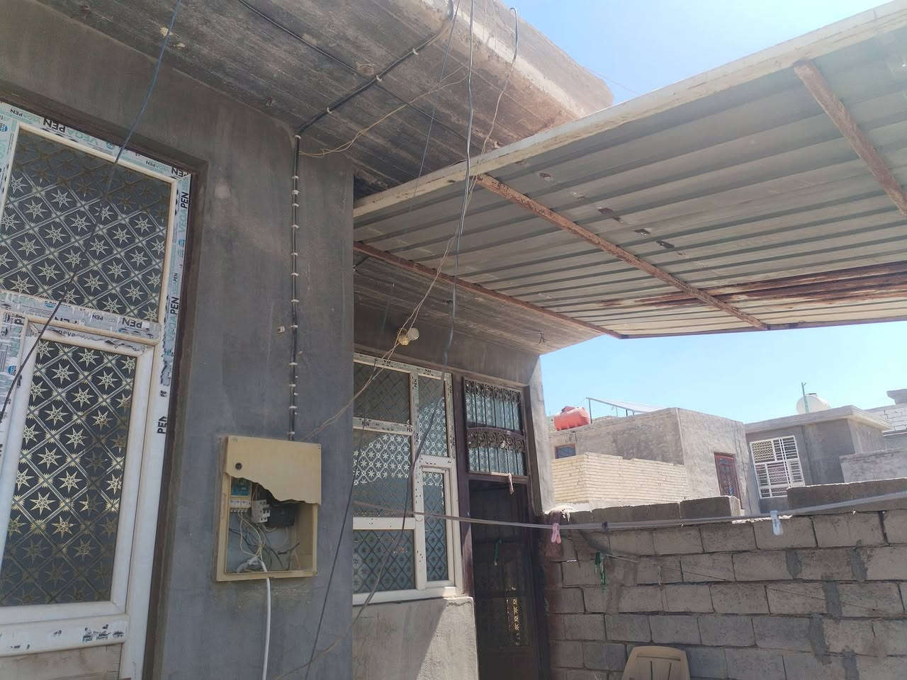 السلام عليكم مشتمل للبيع حي الناصريه مساحه ١٦١ متر بناء حديث مشتمل حلو مرابع اول شارع حي الناصريه قرب أسواق ماما اشتريلي السعر مناسب ٨٠ بي مجال بسيط اللاستفسار اتصال *********** مراجعه مكتب النوارس ***********
