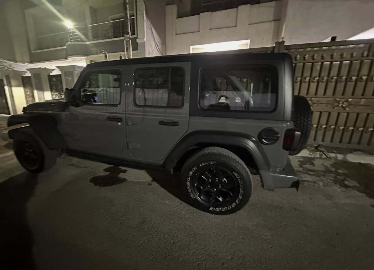 السلام عليكم موجود بولش للسيارات شغل درجه اولى + تجديد السوادات والسعر مناسب كلش العنوان الحي الصناعي الشارع الخامس قرب الكرينات 
***********
