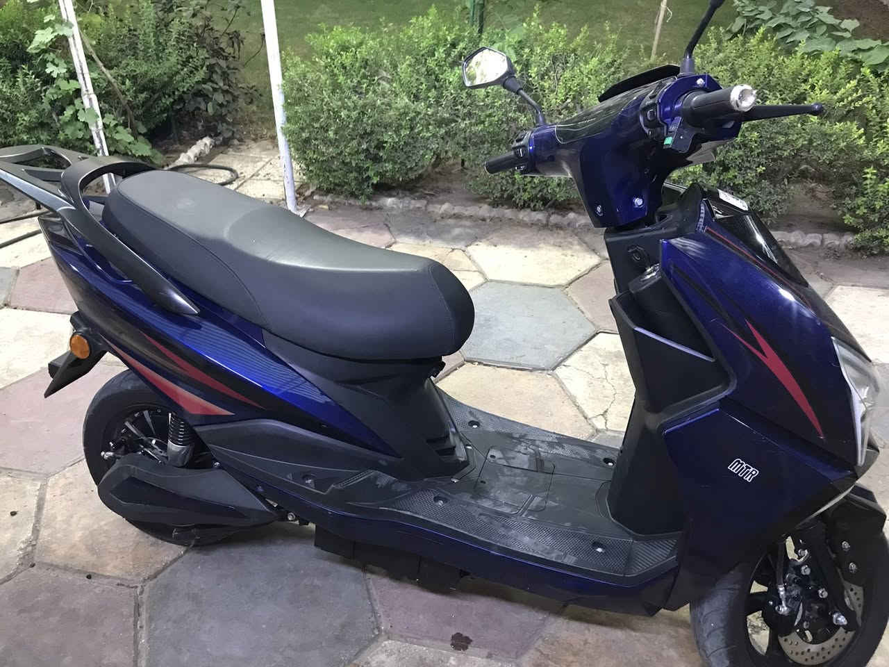 السلام عليكم دراجة MTR شحن للبيع ((الوصل مالتها موجود بي التاريخ والسعر المأخذها ))   

المواصفات …
ملف 2000حقيقي 
تشتغل بنظام الNFC (الكارت )
وبيها منفذ USB للشحن الهاتف 
بيها بصمات للقفل و الفتح وتشغيل 
بيها تشغيل عن بعد
تجي دكمة خاصة للرماش ولايت عالي ناصي 
دبل اشارة 
بيها نظامين ال PوR
رجوع للخف 
سرعة 80
التايرات من النوع الكبير 
بيها بصمات 2وكارتات 2وسويج 1
تمشي مسافة 80كيلو 
الدراجة تكون عالية عن الأرض 
بريكات دهن دسكات

الدراجة نضيفه وخير من لله  بس اللد مالتة ماعرف شبي موضح بل صور الاشاير شغالة  السعر 800 الف قفل محتاج فلوس و رايد ابيعة مكاني بغداد حي اور
*********** وتساب او اتصال فقط
