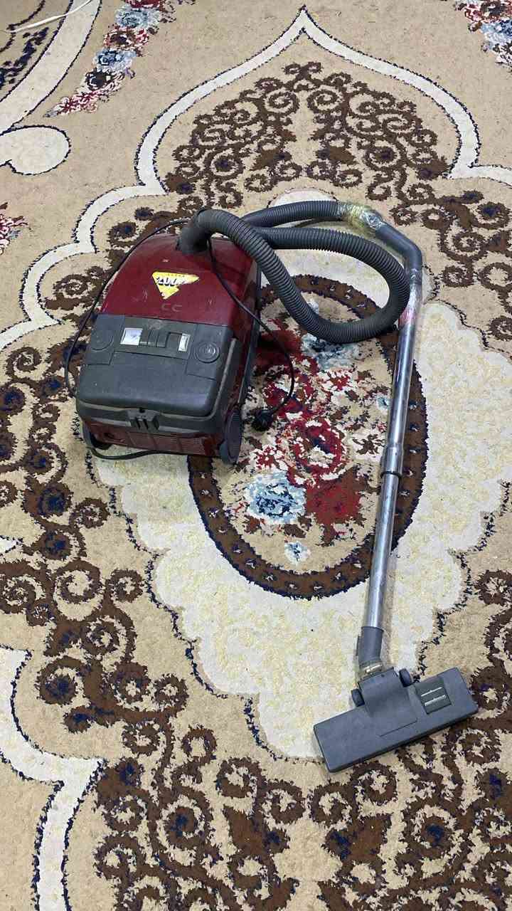 سلام عليكم.
ميز تلفزيون
ومكنسه كهربائيه شغاله المانيه اصليه
للبيع. التواصل الرقم ***********
العنوان بغداد الشعب
