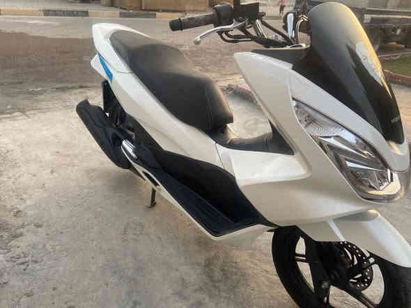 يا الله 

دراجة PCX ياباني اصل  للبيع 

صار شهر من نزلت ربمة 
مكاتبة موجودة 

مكفولة من محرك وأكسل وكفر تجاري بشرط جيب فيتر وتعال 

محرك 125 

السعر 20 وبيها مجال للطيبين 

العنوان بغداد الحسينية 

***********
