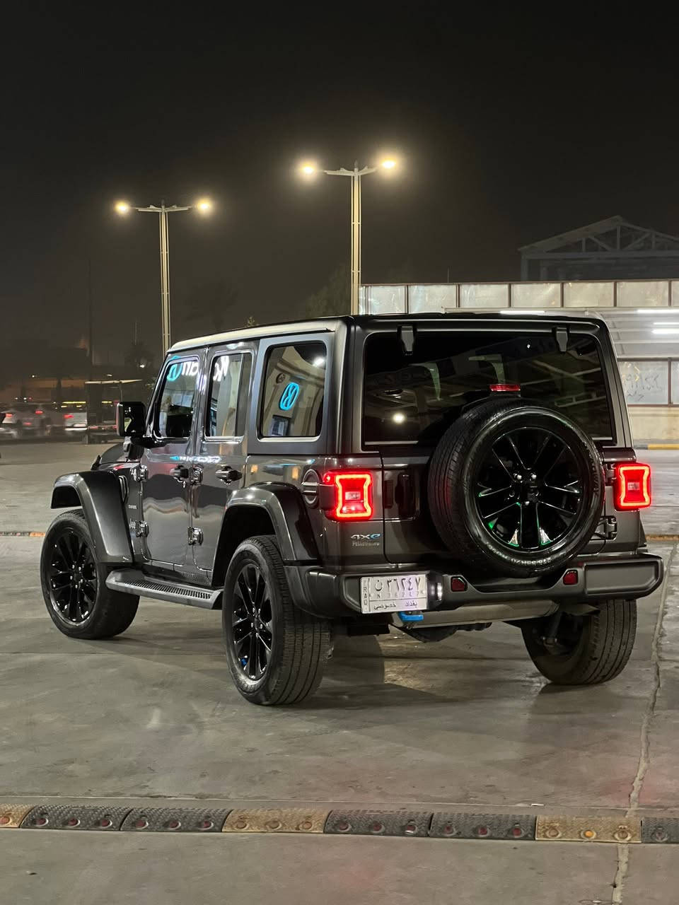 جيب رانكلر 2023 
هايبرد 4xe

‏SAHARA

(ماشيه 40 الف كيلو متر  فقطط)

دفع رباعي 

كير اوتماتيك

ماشيه 40 الف كيلو متر  

تشغيل عن بعد

محرك 2.0تيربو

كشنات جلد 

سستم سماعات ILPINE

تدفئه كشنات وستيرن

السقف قابل للفتح /البيبان كذلك

تبريد قطعتين

تحكمات ستيرن

رقم بغداد 

السياره كامله مكمله

حادث سيارة موضح بصور الحادث وسونار 

(بدون ايرباك)

سعر السيارة (267) وبيها مجال قليل جداً

رقم الهاتف ***********

مكان سيارة بغداد زيونة
