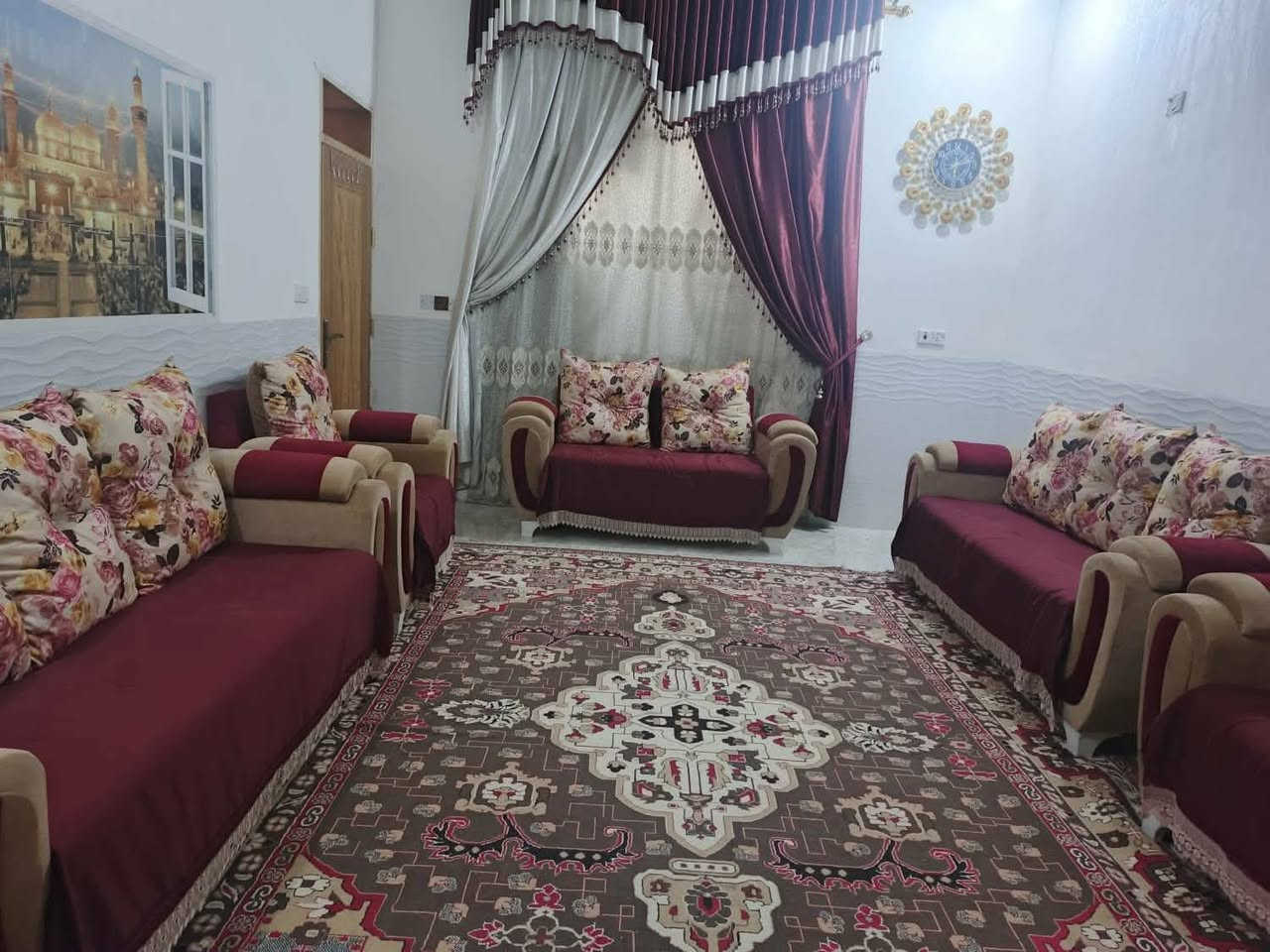 السلام عليكم .دار للبيع طابو زراعي سند 25 .العنوان الحمزة الغربي .الجمعيه الزراعي قريب على بيت ناطق الطريحي موقع مميز ...المساحه 200م الواجهة 15م ونص... يتكون من غرفتين نوم واستقبال وصاله واسعه ومطبخ حار وبارد وصحيات داخلية وخارجية .البيت نضيف جدا بناء حديث وجديد ..طابوق والسقف صب كونكريت .السعر 190 قابل للتفاوض .للشراء تفضل خاص او اتصل ب *********** بي واتساب
