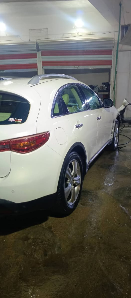 السلام عليكم للبيع نيسان انفنتي خليجي موديل ٩فور ويل السيارة علا وضع الشركه جديده مكينه كير تبريد صدر تخم تاير جديد كفاله بيه صبغ كد شبر بالجاملغ الايسر فول مواصفات رقم بغداد الدولي باسمي هزه وسنويه جدد السعر١٢٥ وبيه مجال للاتصال ‏‪***********‬‏ مكان السيارة بغداد
