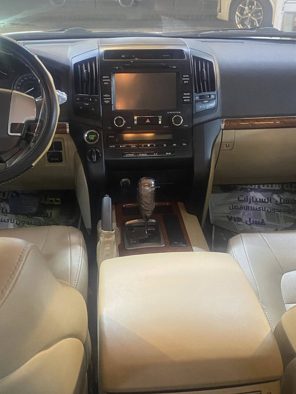 لاندكروز ٢٠١٣ 

بريم أصلي 

مواصفات ١/١ 

ماشيه ٤٨ الف حقيقي (شرط السونر) 

مكفوله من صبغ و بارد و تكحيل 

العنوان / الوزيريه / معرض شركه الزبون 

***********
