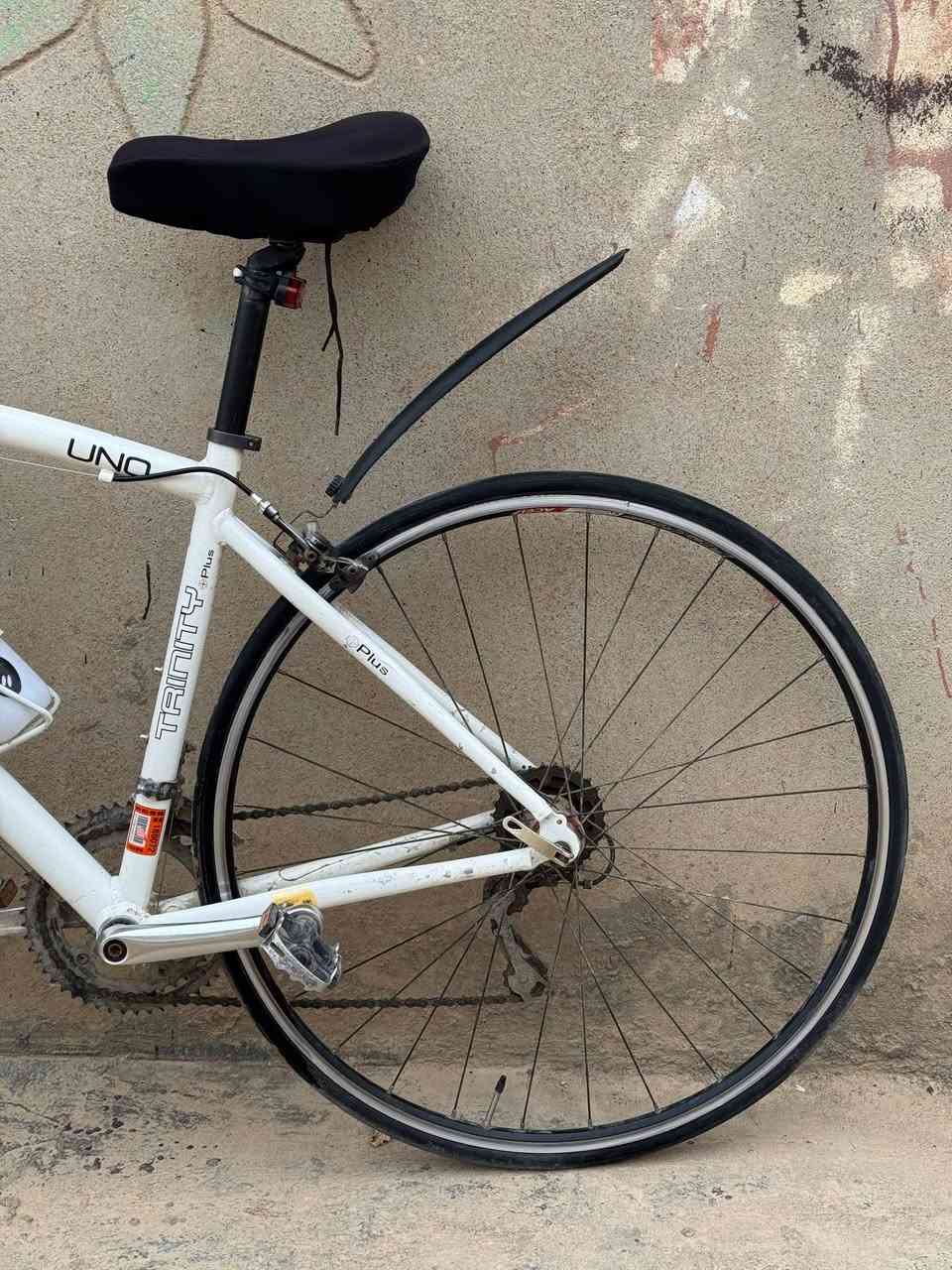 السلام عليكم   السعر 150 وبي مجال قليل
البايسكل للبيع مايحتاج اشرح كلشي كدام العين مرتب ونضيف بس ما مغسول بي عداد سرعه وبك لايت ولايات امامي ومطاره بايسكل مايعوزه كلشي ربع ما تصرف علي البايسكل المنيوم كله موجود خاص وموجود رقم *********** توصيل محافضات موجود مكاني موصل 🤍
