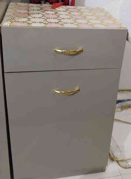 السلام عليكم غرفه اخشاب للبيع تتكون من عشر قطع المكان كربلاء شارع طارق الخيكاني استفسار على هذا الرقم ***********
