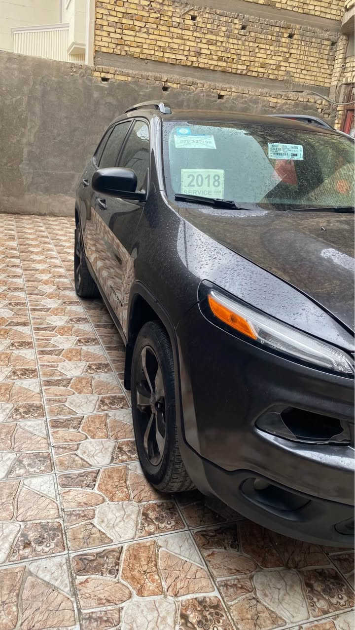 جيب شيروكي بزون موديل 2017 رقم بصره بسمي 
*********** السياره وراد كندي داخله فقط صبغ بنيد ابيعلك كفاله شرط الفحص السياره تشغيل بعد وتتفئه بلكشنات وجاهزه من كلشي المحرك 6 سلندر 3600 ماشيه فقط 70 والسعر ب 135 مع المجال العنوان بصره البصرة, العراق
