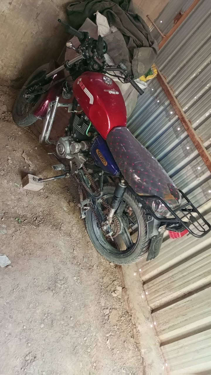 سلام عليكم هذه الماطور للبيع نضيف مابي نقص موديل ١٨ محرك نكره سلف اني مكلف بل نشر اليريده يتصل سعره مناسب ***********
