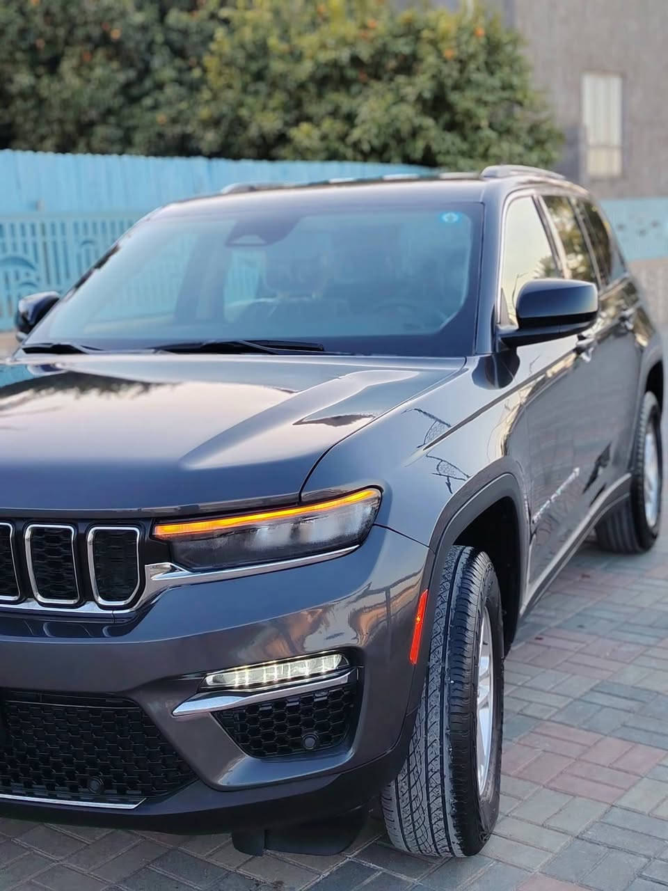 جيب كراند شيروكي لاريدو
٢٠٢٣وارد امريكي
رقم بغداد الدولي
الجيل الجديد كليا 
كتلوك الشركة 
مع انضمة قيادة spot
المحرك V6 3.6L 
ماشيه ٥٣ الف فقط
٥راكب المرغوب
كامره خلفية (HD) 
حساسات تحذيرية    
تحذير الخروج عن المسار 
شاشة دجتال -شاشه كبيرة 10.1 انج - نظام الخرائط (GPS)   كشافات الضباب زنون 
شفتات بالستيرن 
الگير ماوس
 سستم صوت Alpine 
مكيف خلفي  
الصبغ نصف الجاملغ الامامي فقط 
السونار مرفق مع الصور
السيارة دخول جديد 

مكان السيارة الانبار هيت
سعر البيع 280$بي مجال 
للاستفسار /  ***********   اتصال
