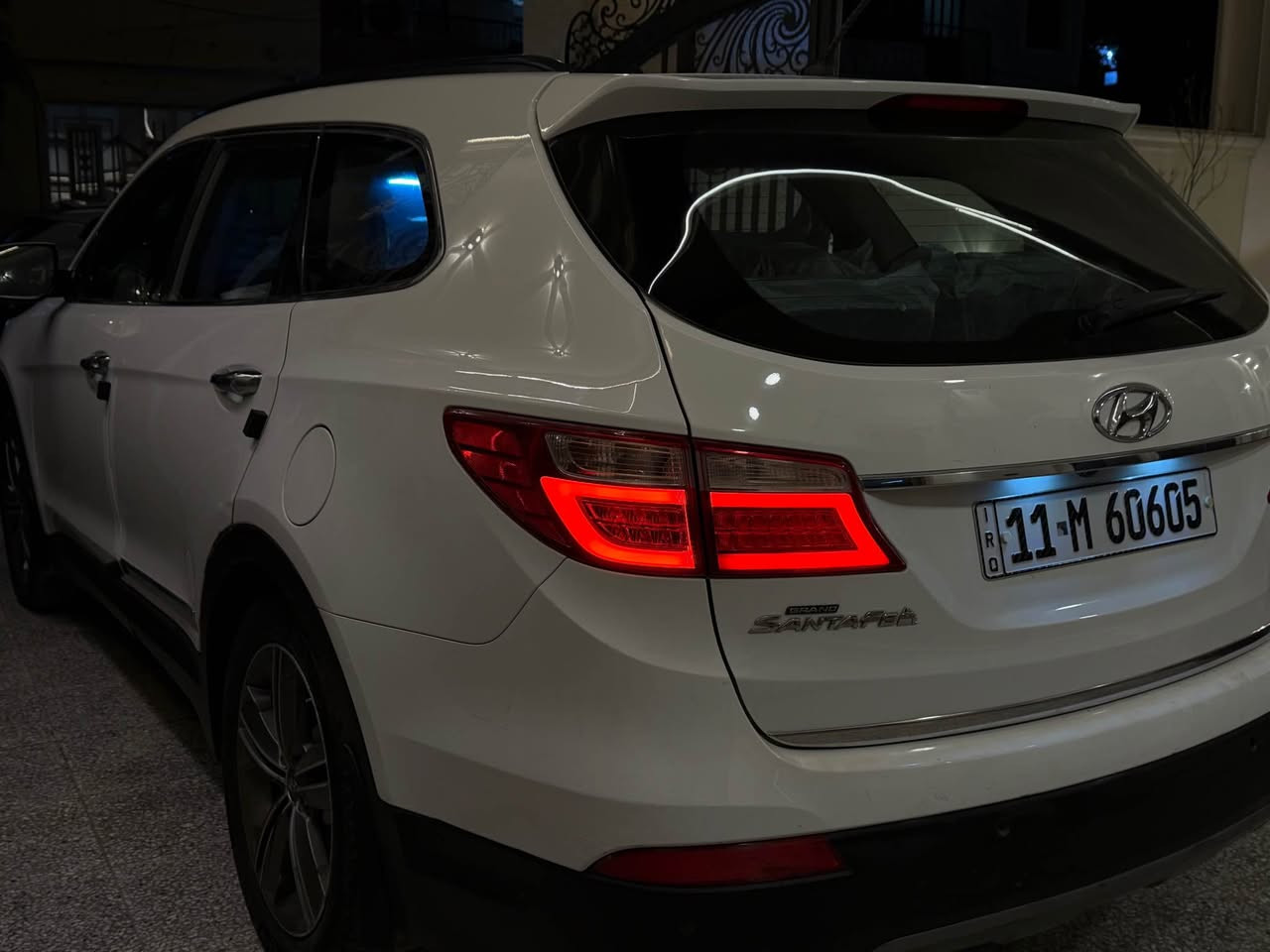 السلام عليكم للبيع او المراوس 
كراند سنتافيا خليجي 2014 vip فول مواصفات 7 راكب 6 سلندر  رقم بغداد الجديد سياره مكفولة عدا باب السائق مبدل نفس اللون اصلي فقط سياره جاهزه مابيها نواقص 
مواصفات السياره 
1_بصمة 
2_بانوراما 
3هاند بريك بصمة 
4 اوتو هولد 
5_ ثلاث قطع تبريد 
6_ تحكم سترين وحساسات خلفية كامرا 
7 _ 6 سلندر 
8 _ 7 راكب جلد 
9 _زنون 
10_ زراك لايت 
السياره عليها ادامة كامله منظومة البانزين ومنظومة المي صدر امامي جديد تخم تاير جديد 
السياره رايدها ب 157وبيها مجال بسيط للشراي مكاني الاعظمية 
*********** بغداد, العراق
