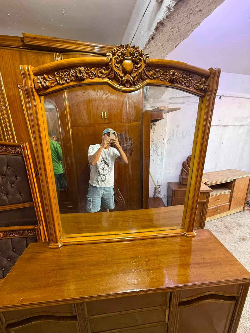 السلام عليكم 
غرفة عراقية داخل خارج صاج العگال والفرش بلوك والغرفة نظيفة حيل كما موضح لكم بالصورة النقش زان دوشمة او الزواية كنتورية بأرتفاع الكنتور اي استفسار على الخاص او واتساب ***********
