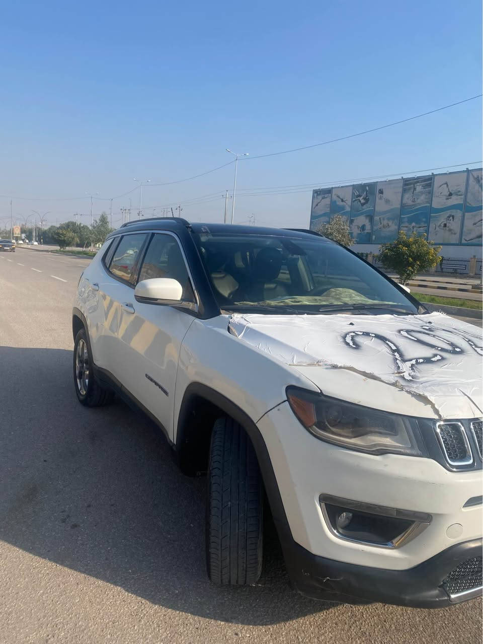 السلام عليكم جيب كومبارس مديل 2018 
للبيع حادثه فقط حافة البنيد ب امريكا  والبنيد مبدل هناك ب امريكا والسياره وارد امريكي 
السياره فول موصفات واحد ع واحد غرفة السياره جلد
بصمه تشغيل عن بعد تحكم ستيرن فتحه ب قماره جهتين 
٤سلندر محرك 2.4 
شراي وناوي صدك تشتري طب استفسر غيره رجا لحد يدخل
الأستفسار اكثر الأتصال ع هل رقم *********** 
السعر 130 وبيه مجال بسيط النجف, العراق
