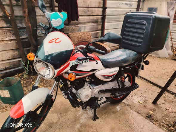 سلام عليكم دراجة بوكسر كلاسك موديل ٢٢ محرك مكفول اوراق كاملة السعر مليون ونص وبيهة مجال حك الجية واتساب 
***********
