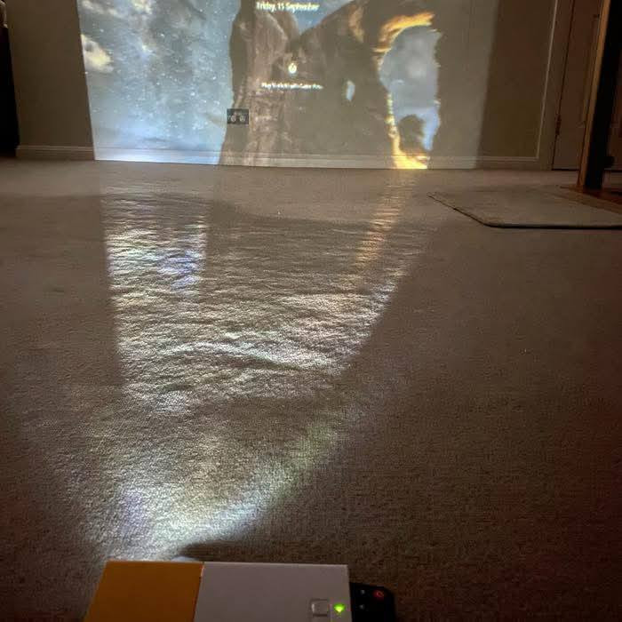 بروجكتر حجم صغير 💡 داتا شو 

حجز والاستفسار واتساب 
***********📱
يوجد خدمة توصيل 🚕 
محافظات 5الاف 
بابل المسيب 3 آلاف 
المسيب حي العسكري 🏍️ مجاني 

إستمتع بتجربة  سينيمائية تصل الى 60 بوصة مع ريموت تحكم عن بعد 🤩🎥
 
يمكن ربطه بهاتفك عن طريق وصلة HDMI و عرض شاشة الهاتف بشكل اكبر و مناسب لإلقاء الإجتماعات او عرض المحاضرات 📲

يمكن ايضا توصيله باللابتوب عن طريق وصلة اتش دي HDMI او اذا كان لديك فلاش USB Flash او بطاقة ذاكرة TF Memory Card يمكنك عرض محتوياتهم على البروجكتر مباشرةً كما يمكن ربطه بالبلايستيشن او الشاشة للحصول على صورة اكبر و افضل 💻

▪️جودة صورة بدقة 1080p
▪️الاضاءة : 400 لومينز Lumens 
▪️ألوان واضحة مع سبيكر داخلي للصوتيات
▪️ريموت كنترول للتحكم في وظائف البروجكتر عن بعد 
▪️مزود بمنافذ USB , TF Card , HDMI , Aux 3.5mm
▪️ازرار اضافية في البروجكتر للتحكم و التنقل بين الملفات
