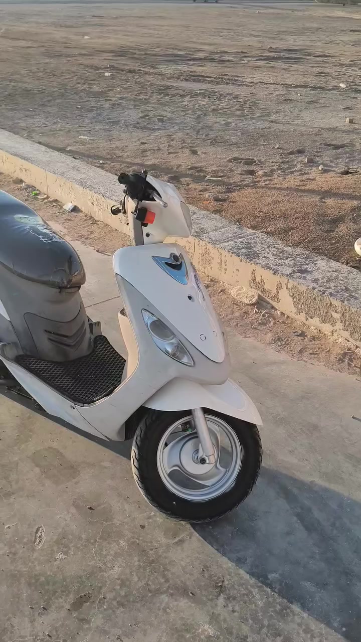 السلام عليكم
ماكس منغولي للبيع 
دراجه نضيفه ما عايزه شي جاهزه من كلشي نكره سلف بيه صالنصه اف ام دراجه ماحه كهربائياته كلها شغاله مكينته نضيفه ماا تعبك تايرات تخم شديتلهن دراجه نصبته حلوه ستوني مسويله ادامه كلجات وبلك ادامه كامله وبنزات جدد يعني ما تذب عليه ربع تشغل وتمشي 
سعرها 750 وبيه مجال شي قليل حك الجيه فقط
مكاني رميثه حي شهداء 
اذا مو شراي او ما عجبك السعر امشي عليك الحسين اعبر المنشور هذا رقمي ***********
