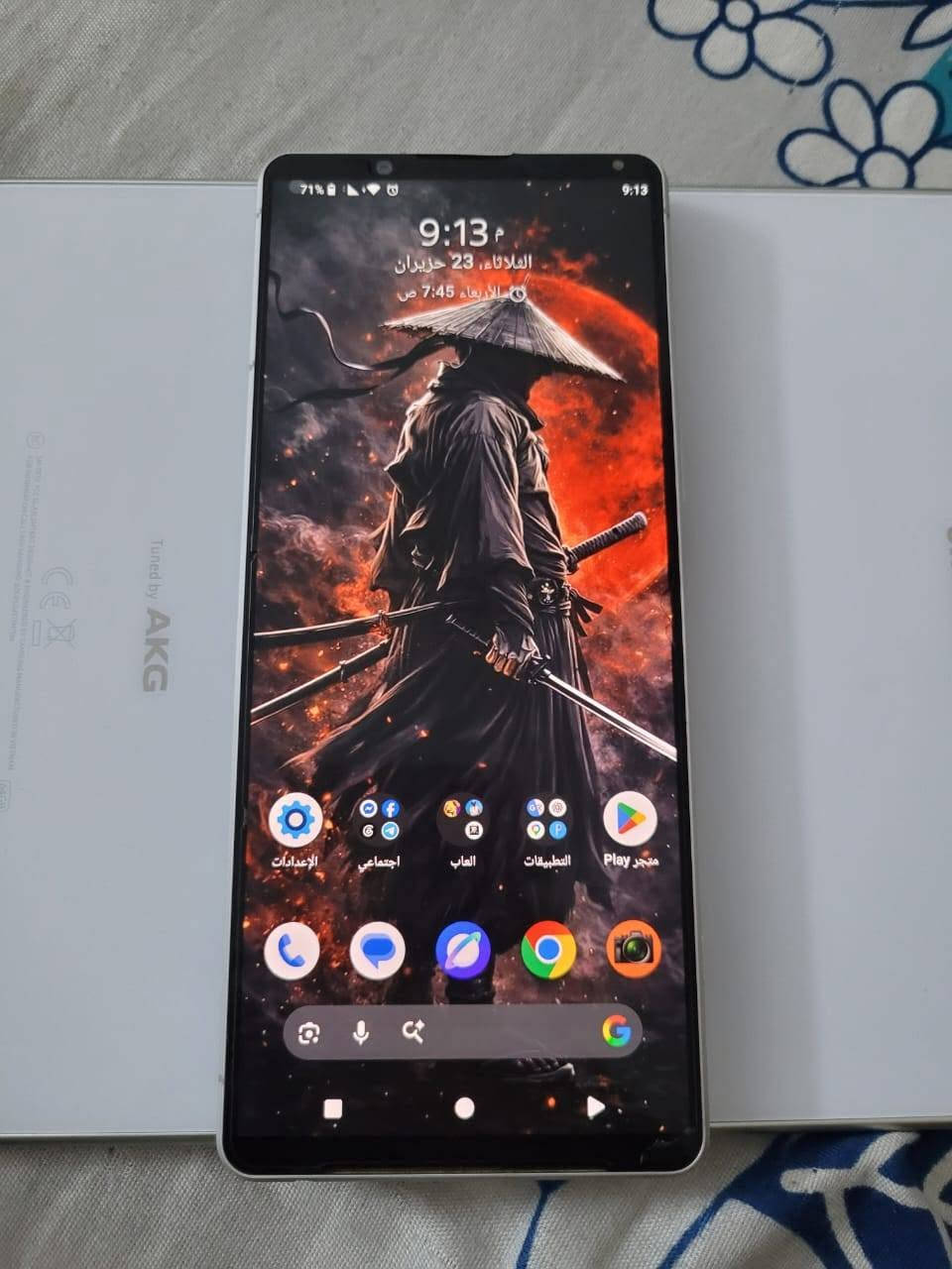 السلام عليكم مراوس مع سامسونك
جهاز سوني العملاق 
1mark5
 ذاكرة 256GB
عشوائي 12GB
بطارية 5000MA
معالج SNAPDRAGON 8GEN2
شاشة 4k AMOLED 120HZ
كامرات احترافية سينمائية 
شحن سريع مع شحن لاسلكي
يدعم اضافة رام خارجي
يدعم اضافة سماعة AUX 3.5M
بصمة 🫆 مع زر التشغيل
سماعات استريو محيطية نقية وواضحة
زر مخصص للكامرة مثل الكامرات الاحترافية DSLR 
وزن خفيف ومسكة مريحة
النظام اندرويد 15 خام

نضافة الجهاز 96%
للمراوس مع سامسونك فقط 
واتساب ***********

""ملاحظة الجهاز يتفوق على S23 Ultra ببعض المواصفات""
""ملاحظة الجهاز بي خيال جددددا بسيط""
