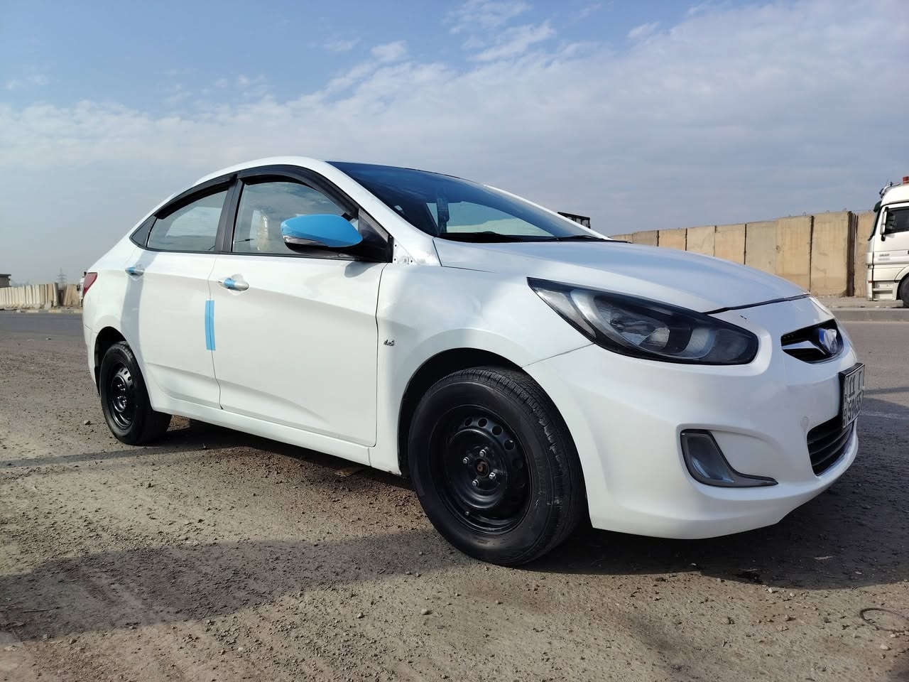 السلام عليكم للبيع اكسنت ٢٠١٢ خليجي  فول مواصفات مكينة كير تخم تاير وصدر وكهربائيات وتبريد كلة كفاله مكينة ١٦٠٠ دبل قطرة غرفة جديدة بيه صبغ جاملغ وبنيد جهة الراكب بدون دواخل المكان بغداد البياع السعر ٩٠ وبيه مجال قليل / للاتصال ***********
