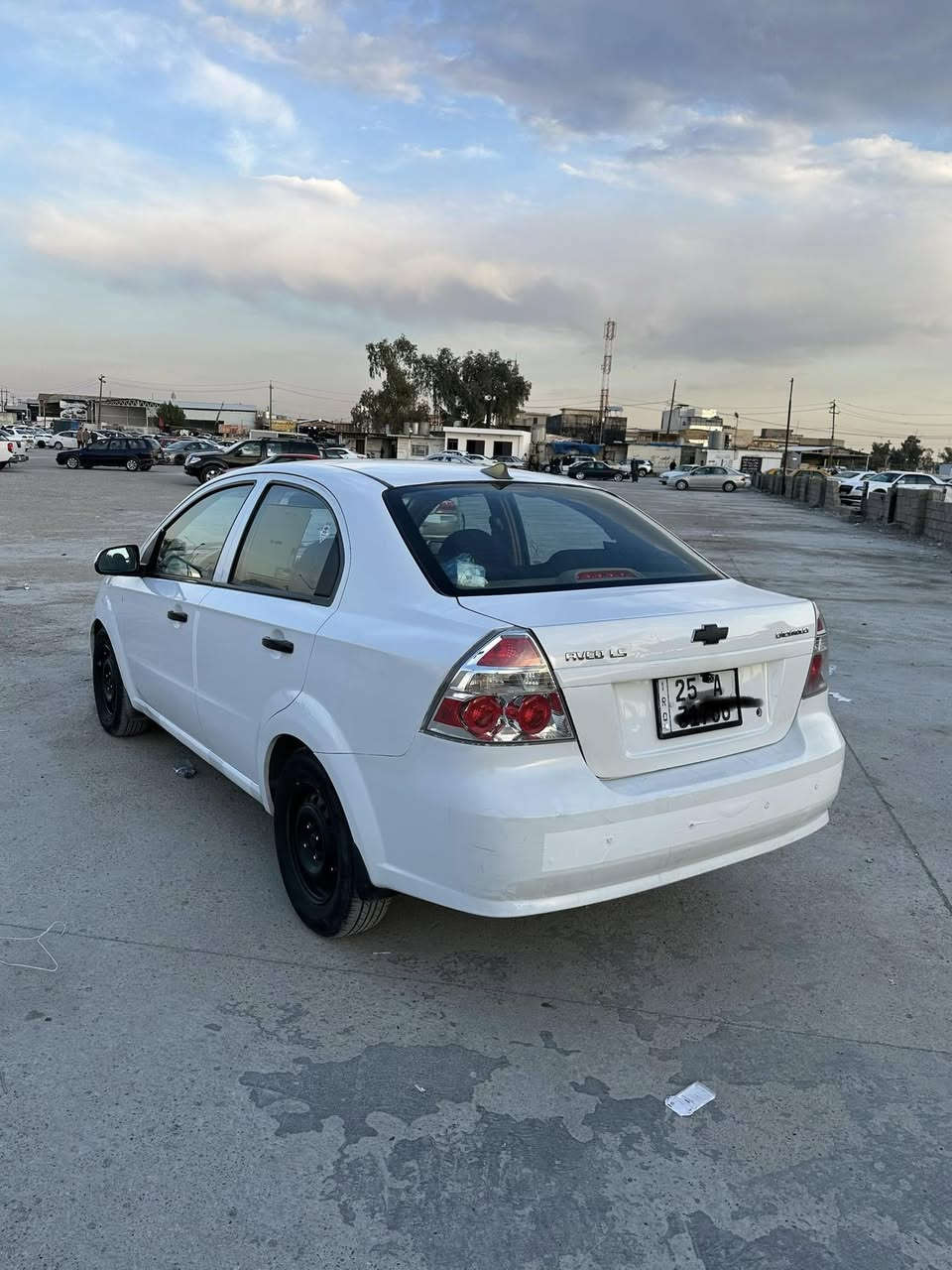 سلام عليكم افيو موديل 2011 رقم كركوك مشروع وظني 2030 انگليزي كابون بانزين بي صبغ ثلاثه قطع  بدون دواخل كير محرك بدون عيب تبريد تئفه‌ شغال داخل اصفر اتوماتيك جام كهرباء شاشه ايبات كاميرا خلفي تايرات جديد اربعه حداديه بدون عيب جاهزه كهربيات سياره كله شغال اي نقص مابي 
مكان سياره كركوك 
سعر 68 بي مجال 
رقم موبايل ***********
