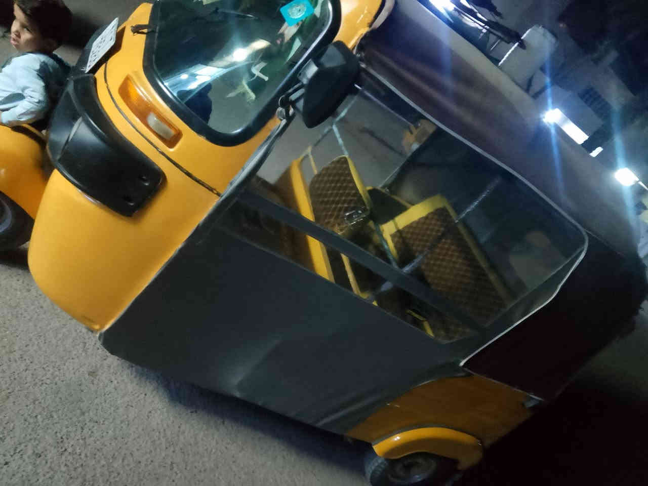 سلام عليكم تكتك للبيع موديل 18 رقم وسنوية تحويل مباشر مكلف بلنشر مصبوغة عام محرك لأ تنقيص ولا تبخر السعر ٤مليون 400وبيهة مجال المكان الكمالية رقم ***********
