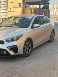 فورتي 21  LX سلفرية مواصفات عادية استخدام شخص واحد  بأسمي ماشية 68 الف...