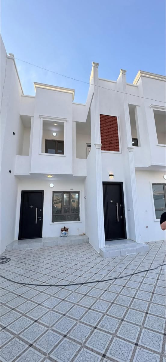 السلام عليكم دار للبيع 

300متر 10*30

يحتوي ع 5نوم 

بناء حديث زيرو

صاله ستقبال +صاله داخليه 

صحسات داخلي وخارجي 
عرض الشارع 15 تبليط

العنوان القادسيه حي الضباط 

مربع الحلاوي 

لاستفسار ***********
