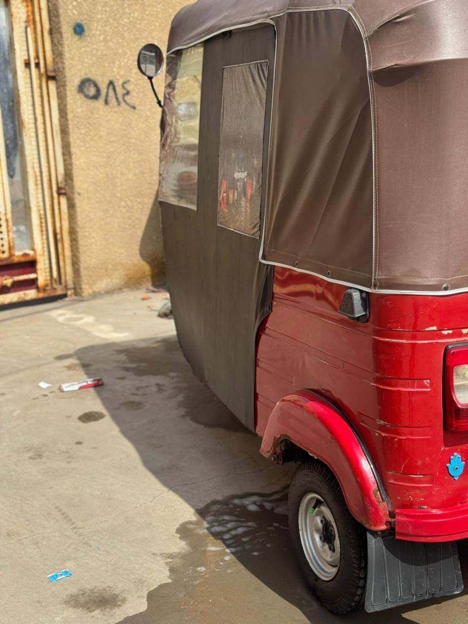 سلام عليكم تكتك موديل 18 مكفوله معمره فقط دوس مكينه بوشه وبستم مبدل السعر 5 ونص العنوان حي أو سبع قصور ***********
