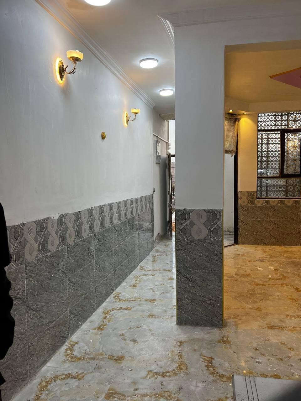 سلام عليكم 
دار للبيع 50 متر بناء بلوك ملحق الاخلاص شارع الحولي قريب على شارع الزوار 51 مليون بناء جديد للمعلومات 
***********
***********

