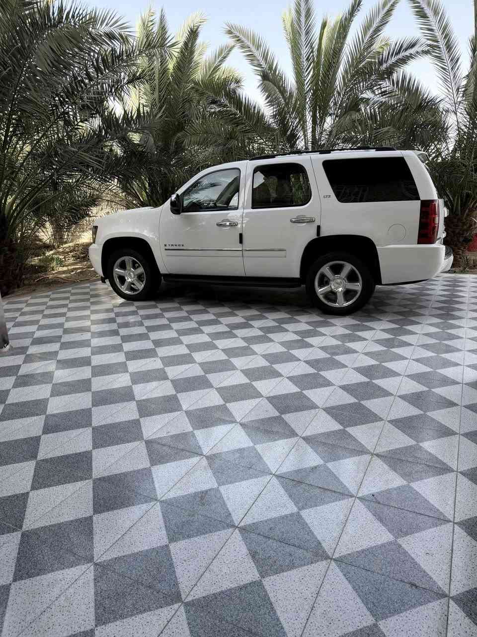 السلام عليكم تاهو مديل 2010 LTZ خليجي فول مواصفات كفاله عامه سياره جديده جداً رقم سليمانيه تحويل اوكاله سنويه جديده تخم تاير حداده كير مكينه مكان سياره بصره قضاء المدينه ***********
