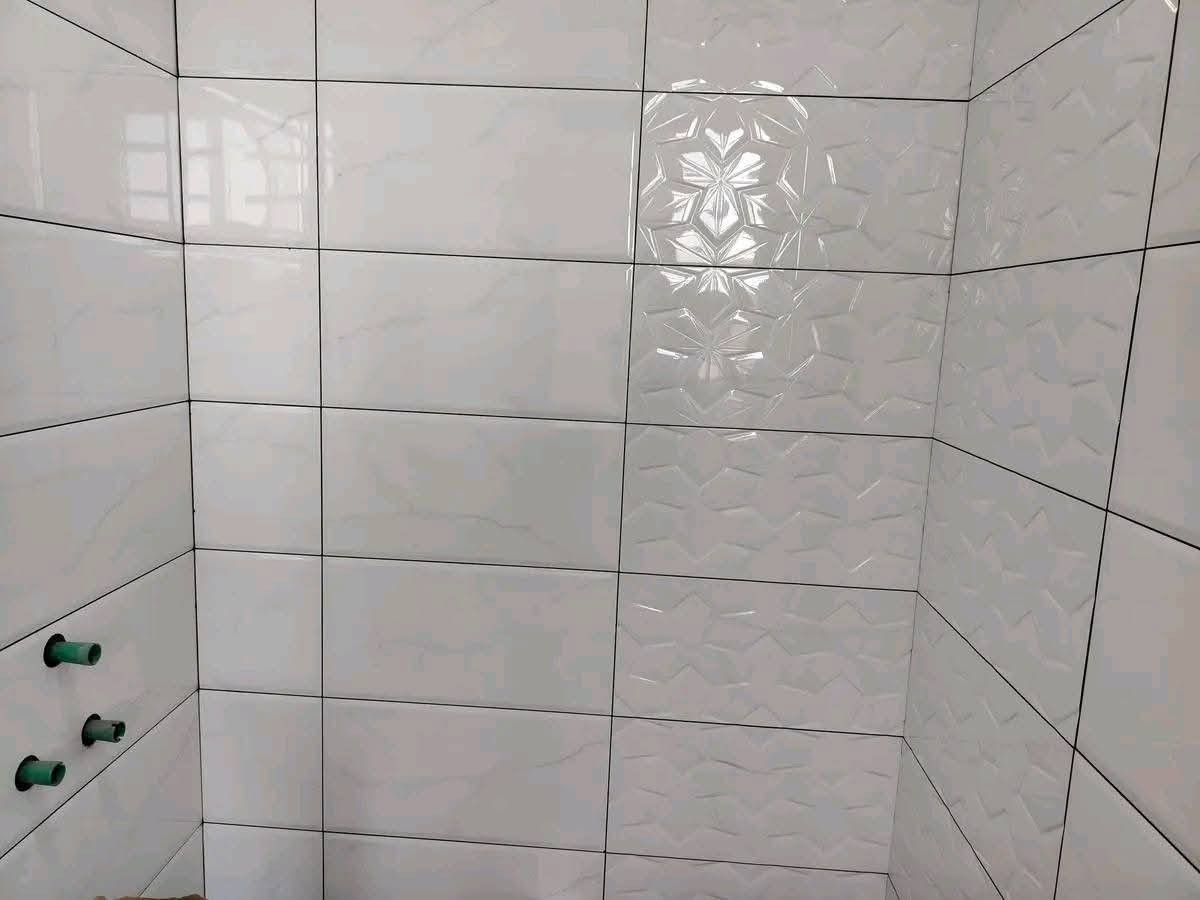 خلفه سيراميك  بورسلين دروجه ارضيات درجه اولى متفرق حاليا سكني بغداد قطعي وع المتر ***********
