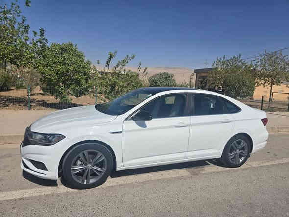 ڤۆڵگسواگن جیتا Rlin مۆدێل 2021 مواسەفاتی Rlin 
واتا تایبەت سەیارەیەکی زۆر جوانە 
زۆر خاوێنە تەنها 45 هەزار  ڕۆشتوە 
سەیارەکە پێش و پشتی کەپسە 
هیچ ئێرباکی نەتەقیوە 
تەنها یەک چەمەلاغی لای سەیاقی کلێری ئەمریکا 
نوکە بۆینتی کارتە لەرسمەکە دیاری کراو 
مواسەفاتی بەسمە و شەغال و ئۆتۆ هۆڵ 
کامیرە هەر چوار کوشنی هیتەرە سوکان هیتەرە 
سڵایدە وە وێنەی ڕەقەمی شانسیەکەشم داناوە

سـعـر : لە کۆمێنت داوابکە ڕاستەوخۆ بۆت دێت 📥 

گێر و مەکیەنەی بەشەرت 
وە دوو بستی لە لای سەیاقی 
دەرگا و چەمەلاغی دواوە پی دی ئاڕە  
هیچ کێشەیەکی تێدا نییە 

ژمارەی خاوەنەکەی 
***********
