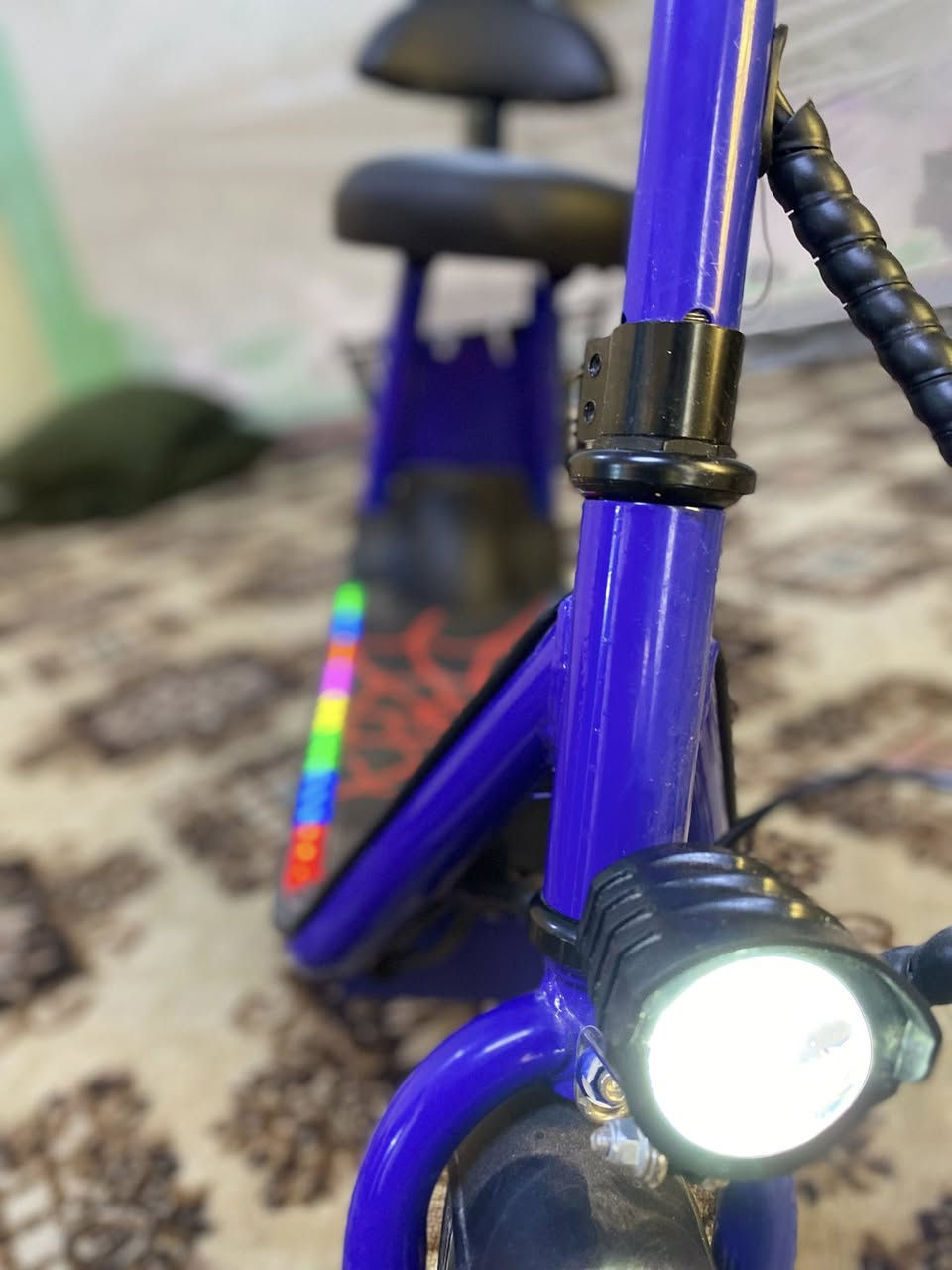 سكوتر كهربائي شبه جديد للبيع
• يتحمل وزن لحد 80 كيلو
• قابل للطي وسهل الحمل
• ضوء أمامي قوي + إضاءة جانبية ملونة
• ثابت ومناسب للأطفال والمراهقين
• استخدام أقل من أسبوع فقط
• يجي ويا الشاحنة الأصلية
• ما بيه أي عطل أو كسر
• سبب البيع: طلع صغير على أخوي الصغير

💰 السعر: 145 ألف
📉 بيه مجال بسيط للجاد

📞 للاتصال / واتساب: ***********
