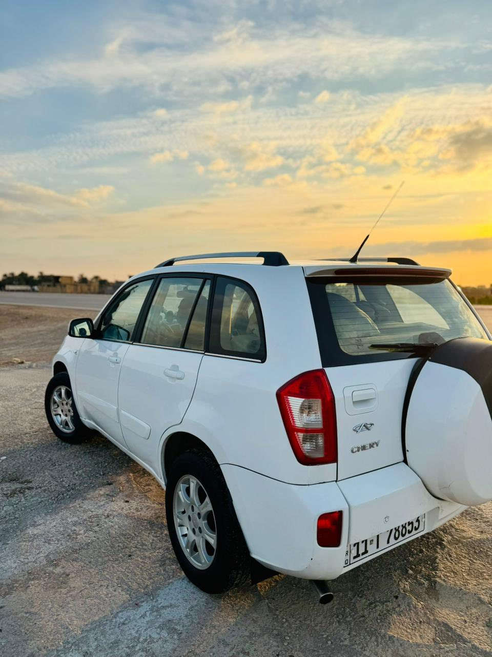 السلام عليكم 
سياره تيكو للبيع 
موديل 2015 رقم انكليزي بغداد بأسمي 
محرك وكير كفاله وتدفئه وتبريد شغال 
فول مواصفات تحكم ستيرن شاشه تاب كأمره 
مثبت سرعه السياره ماشيه 125 الف 
برغي مامبدل بيهه على وضعهه السياره 
سوناره بل منشور سعرهه 78 وبيهه مجال
مكاني واسط كوت 
***********
