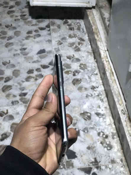 السلام عليكم 
هاتف هواوي P40 Pro،
ذاكرة وصول عشوائي (RAM) .8 
ذاكرة تخزين داخلية بسعة 256 جيجابايت.
يدعم تقنية الجيل الخامس 5G.
معالج هواوي كيرين 990 5G ثماني النواة.
بطارية بسعة 4200 مللي أمبير.
شاشه مكسور ممئثر على شاشه 
ضهره مكسور 
السعره ٢٥٠ بي مجال و مراوس 
واتساب فقط ***********
مكان كركوك
