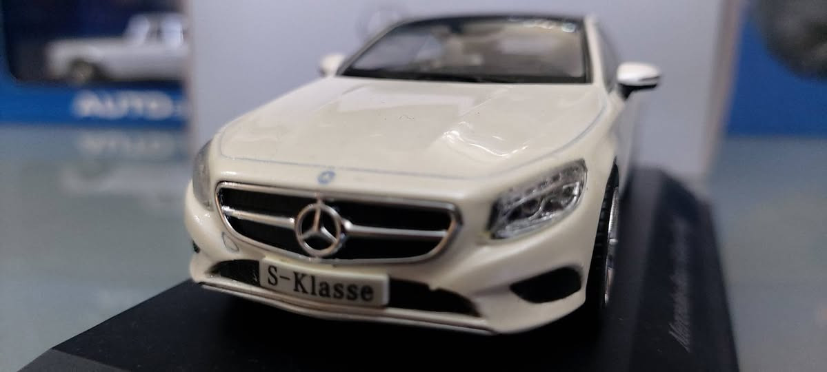 Mercedes S Class Coupe Dealer Edition Kyosho  1/43
 Messenger only


**إذا كنت صاحب هذا الإعلان وتريد حذفه لأي سبب، رجاءا أرسل رسالة إلى الدعم الفني**