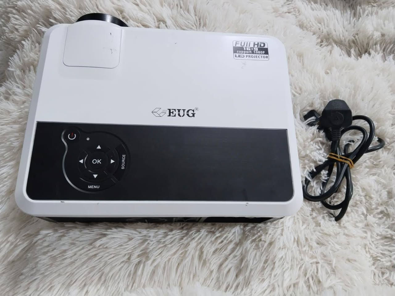 🎬 سينما في بيتك.. بروجيكتور EUG الذكي (يدعم Wi-Fi)
​استمتع بمشاهدة أفلامك ومبارياتك المفضلة على شاشة عملاقة وبدون أسلاك! جهاز EUG LED Projector يجمع بين الأداء القوي والسهولة.
​🚀 أهم المواصفات:
​اتصال لاسلكي (Wi-Fi): اعرض شاشة جوالك (آيفون أو أندرويد) مباشرة على البروجيكتور.
​دقة عالية: يدعم جودة Full HD 1080P لصورة صافية وألوان واقعية.
​مداخل متعددة: (2) HDMI، (2) USB، VGA، ومداخل صوت خارجية.
​صورة مرنة: خاصية Keystone لتعديل زوايا الصورة يدوياً لتناسب جدارك.
​عمر طويل: عدسة LED تدوم  لساعات دون الحاجة لتغيير.
​
💰 السعر [ 85 الاف]
📞 للتواصل: [***********]
​"مثالي للألعاب، السينما المنزلية، أو العروض التقديمية"
